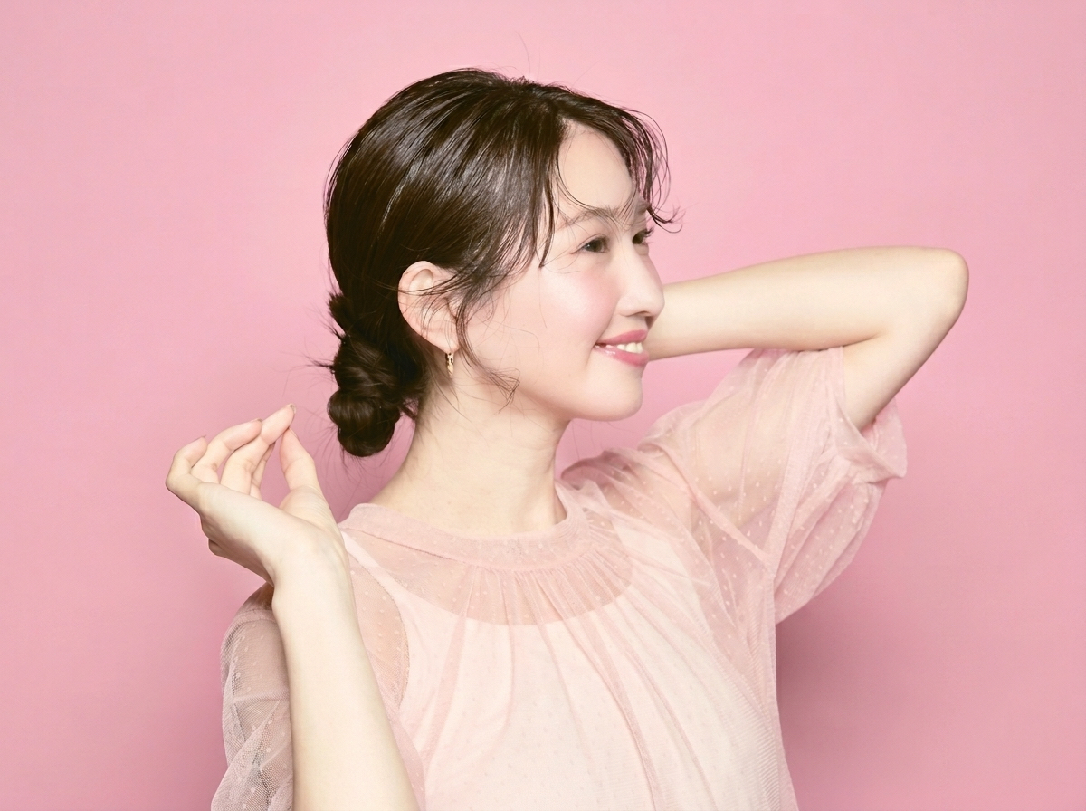 ピンクを基調にしたNoelのヘアメイクスタイル